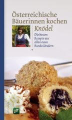 Österreichische Bäuerinnen kochen Knödel